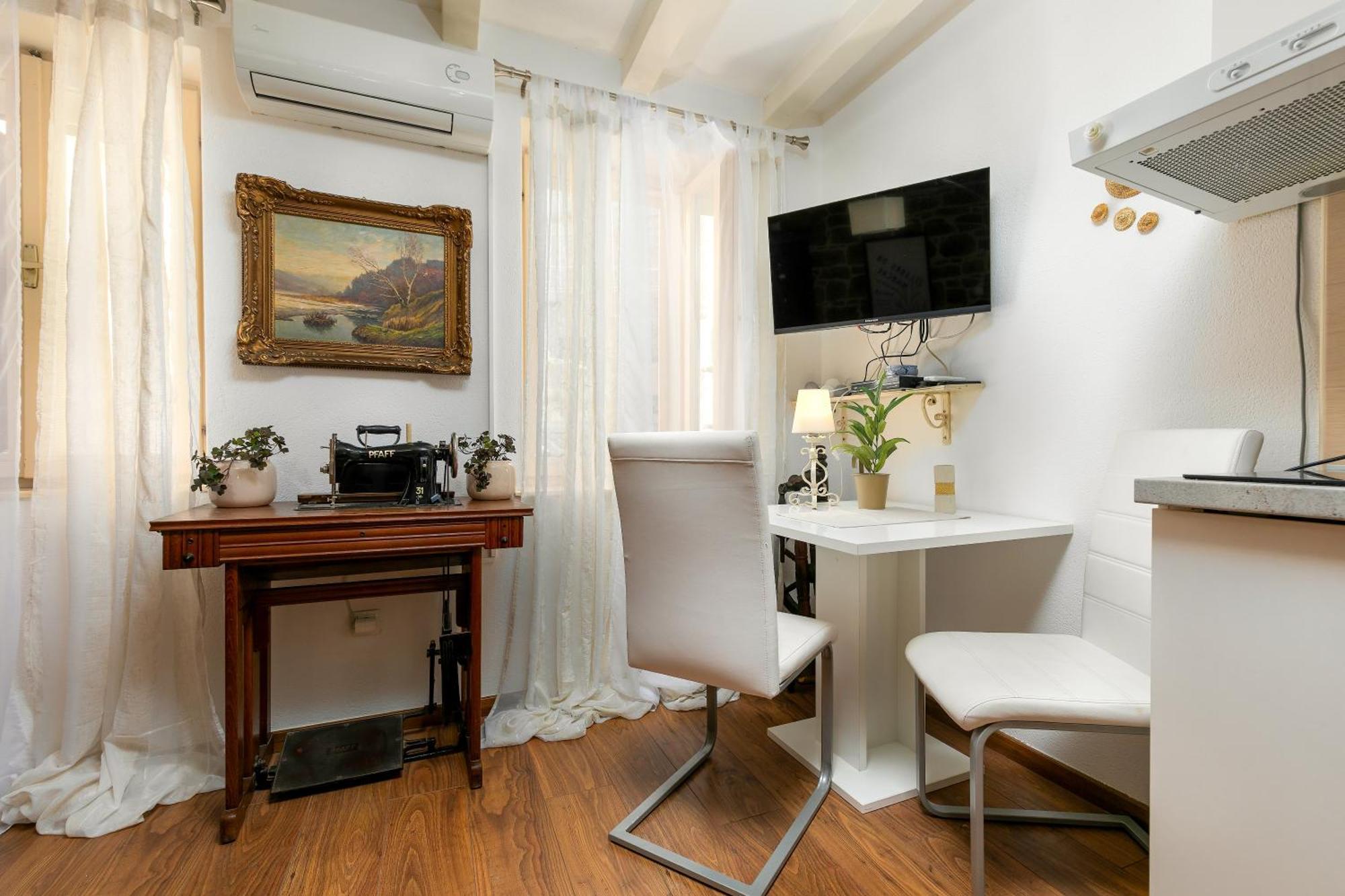 Duplex Apartment Camelia In Charming Old Town Ровин Екстериор снимка