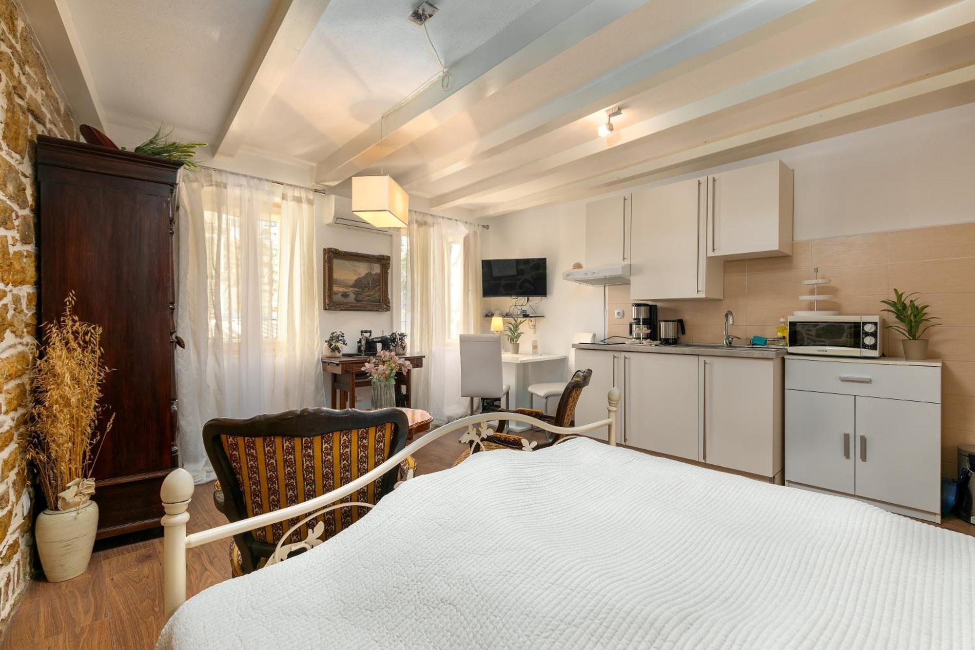 Duplex Apartment Camelia In Charming Old Town Ровин Екстериор снимка