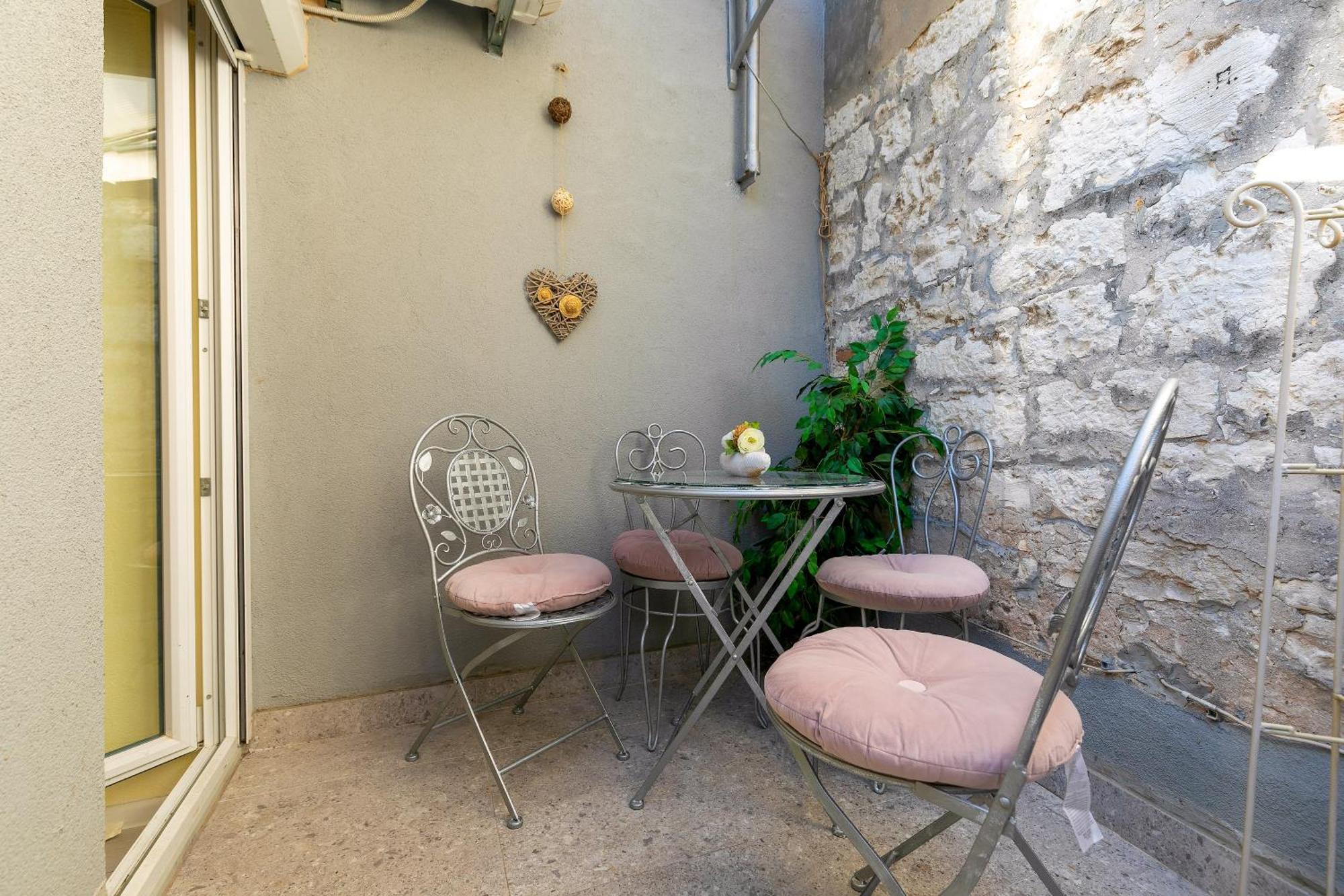 Duplex Apartment Camelia In Charming Old Town Ровин Екстериор снимка