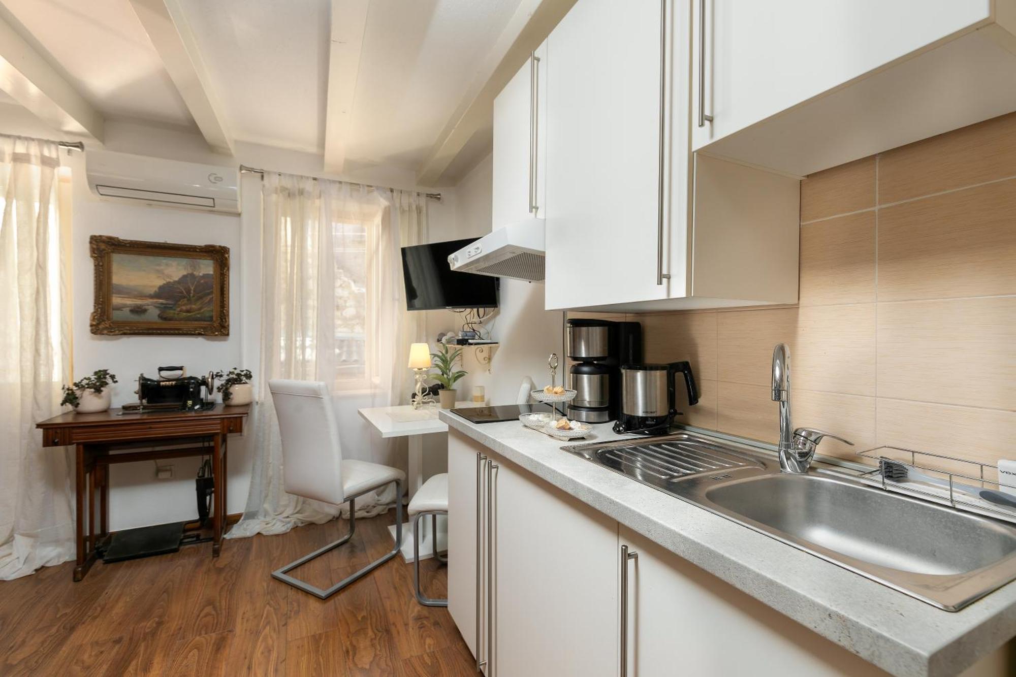 Duplex Apartment Camelia In Charming Old Town Ровин Екстериор снимка