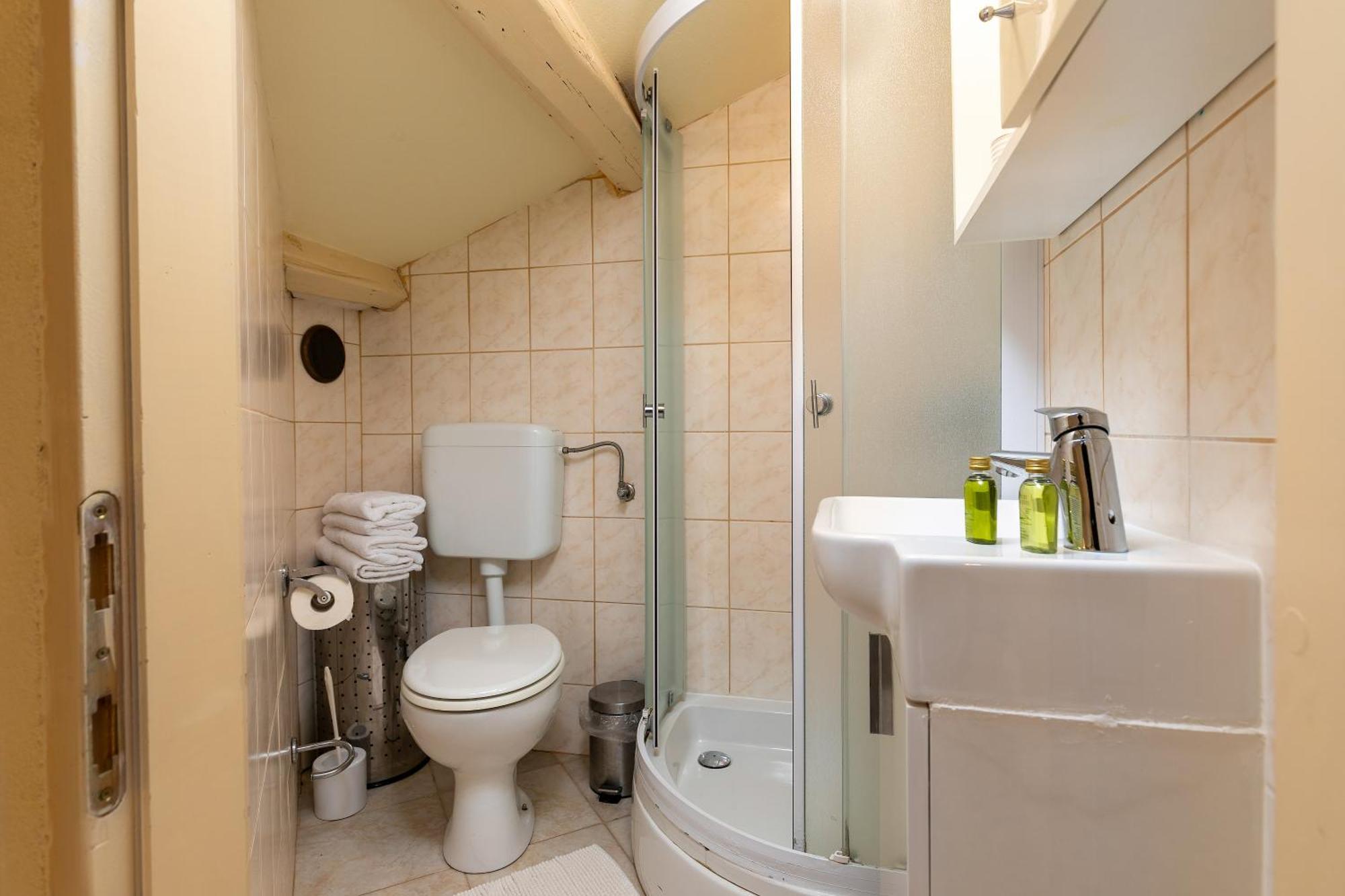 Duplex Apartment Camelia In Charming Old Town Ровин Екстериор снимка