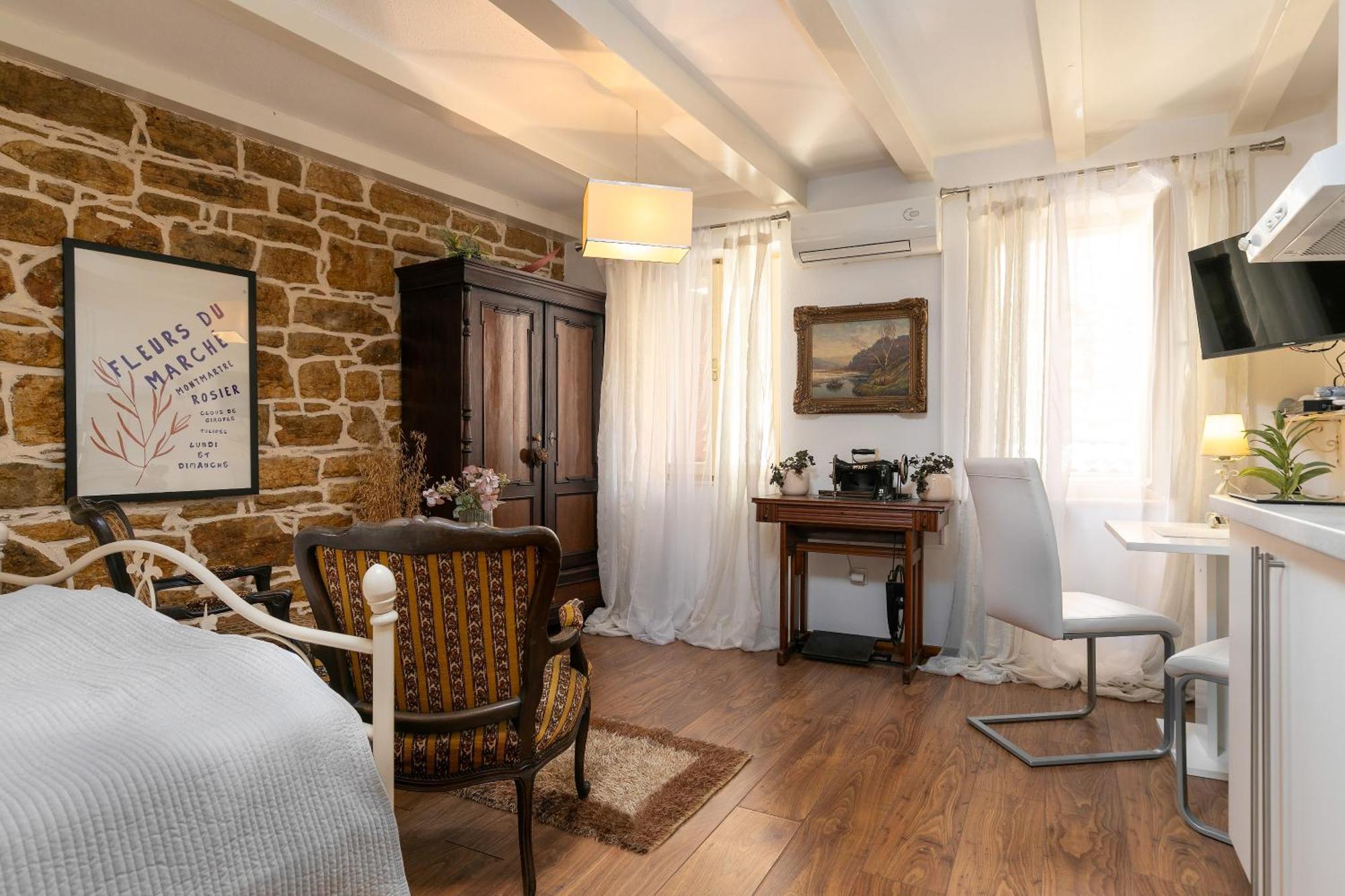 Duplex Apartment Camelia In Charming Old Town Ровин Екстериор снимка