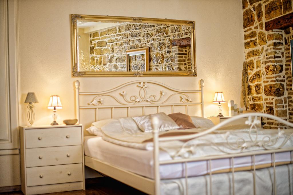 Duplex Apartment Camelia In Charming Old Town Ровин Екстериор снимка